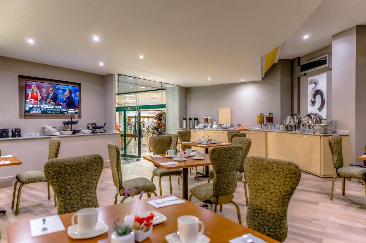 Hotel La Joya Pachuca Zewnętrze zdjęcie The lounge at the airport