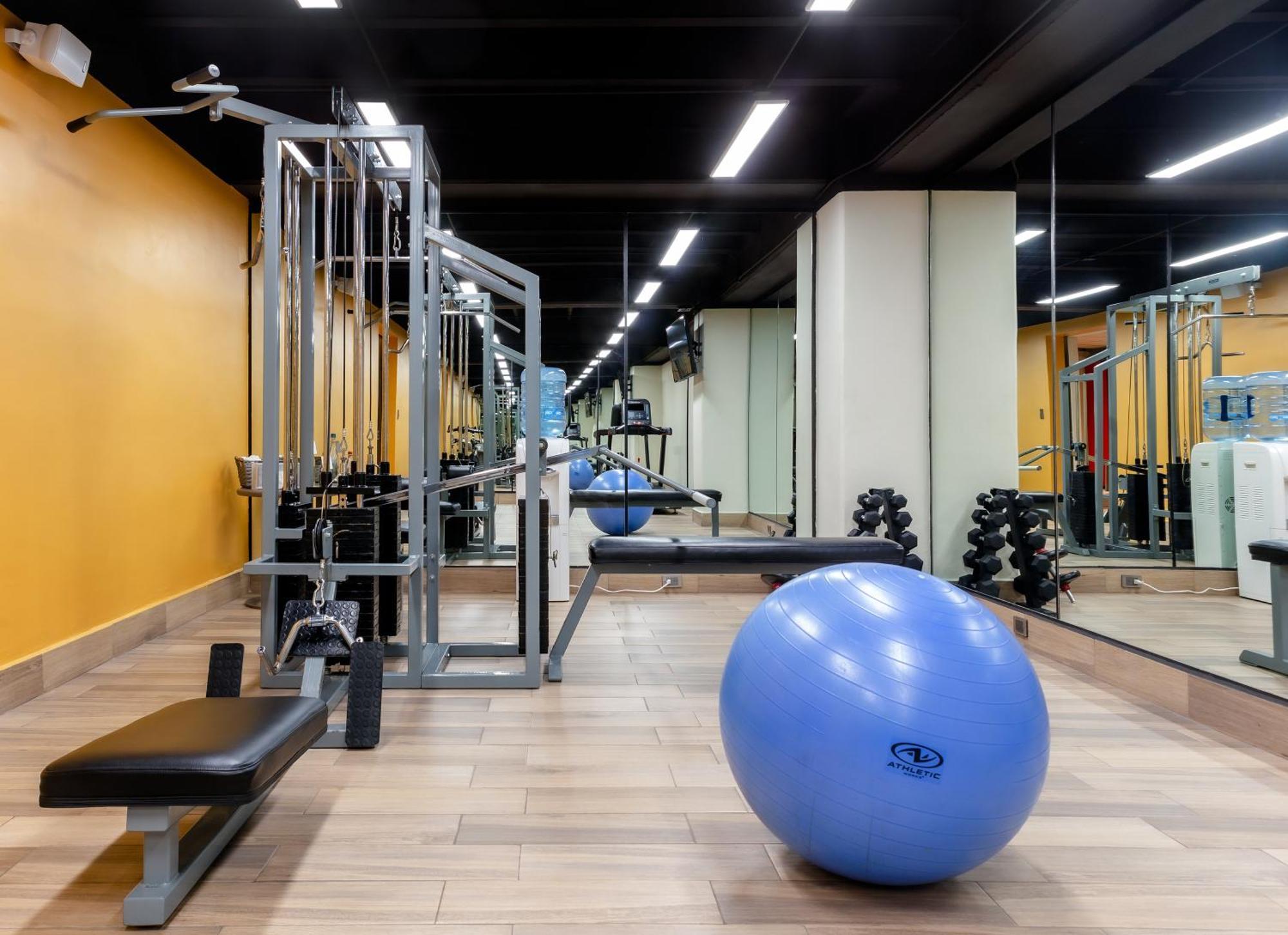 Hotel La Joya Pachuca Zewnętrze zdjęcie The gym at the hotel
