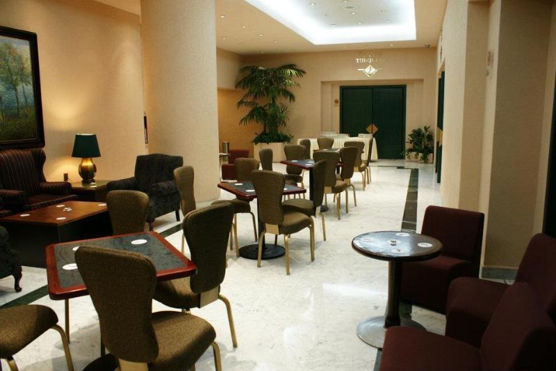 Hotel La Joya Pachuca Zewnętrze zdjęcie The lounge at the airport